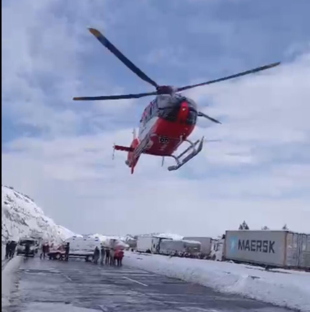 Karda Mahsur Kalan 27 Günlük Bebek İçin Ambulans Helikopter Havalandı