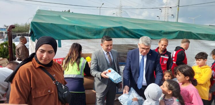 Osmaniye’de  Depremzede Çocuklara Oyuncak Dağıtıldı