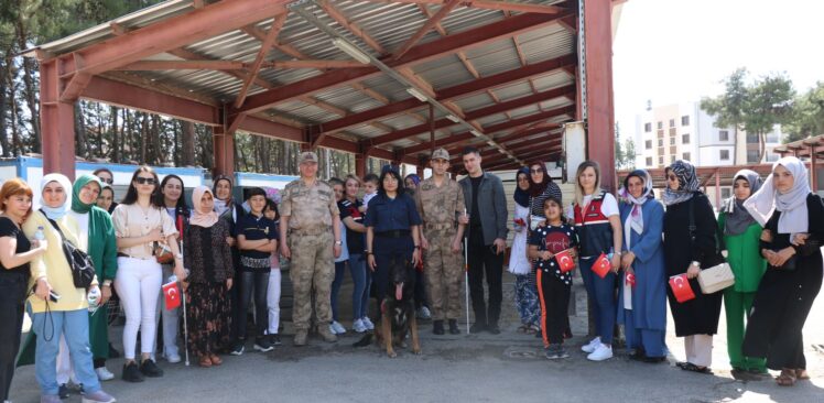 Tdv Osmaniye Kadın Kolları Ve Osmaniye İl Müftülüğü Engelli Koordinatörlüğünden İl Jandarma Komutanlığına Ziyaret