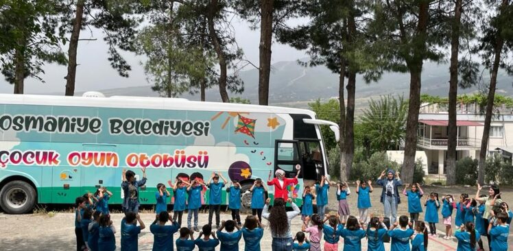 Osmaniye’de Çocuk Oyun Otobüsü, Köy Okullarında