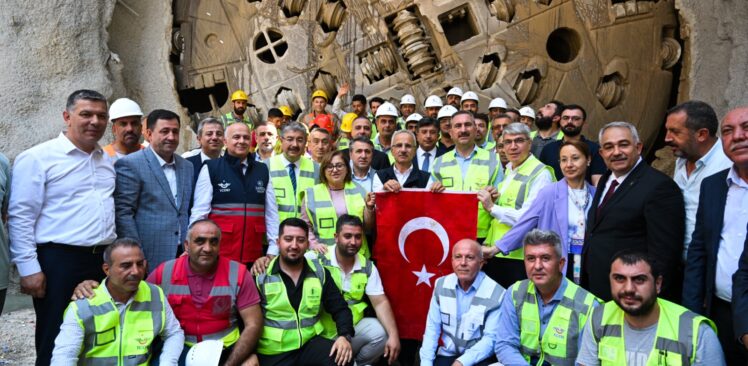 Ulaştırma Ve Altyapı Bakanı Abdulkadir Uraloğlu: Türkiye’nin En Uzun Demiryolu Tünelinde Işık Göründü