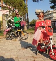Osmaniye’nin Kadirli İlçesinde Süslü Kadınların  Bisiklet Turuna  Büyük İlgi