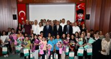 Bursluluk Sınavında 100 Soruyu Doğru Cevaplayarak Türkiye Birincisi Olan 19 Öğrencimize Ödülleri Vali Yılmaz Tarafından Verildi