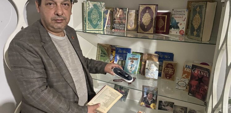 Osmaniye’de  Depremde Kaybettiği Komşularının Eşyalarını Muhtarlık Binasında Saklıyor
