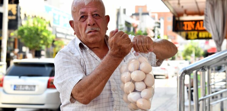 Esnaf Karayılan:  52 Yıldır Köylüden Takasla Aldığı Ürünleri Satıyor