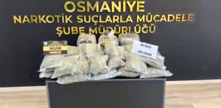 Osmaniye’de 2 Otomobilin Bagajındaki Kutulardan Uyuşturucu Çıktı