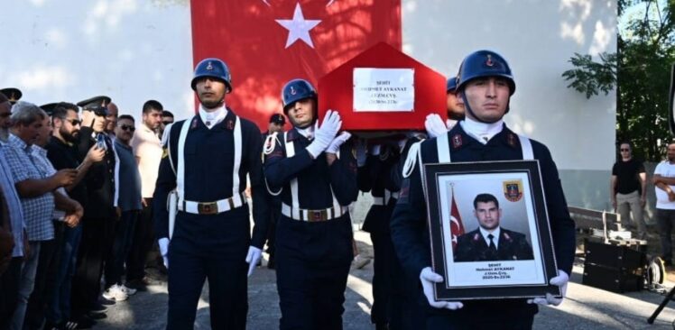 Şehidimiz Jandarma Uzman Çavuş Mehmet Aykanat, Kadirli İlçemizin Kümbet Köyünde Toprağa Verildi