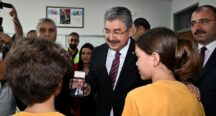 Vali Dr. Erdinç Yılmaz, Kadirli Şehit Musa Sarıgöz Ortaokulu’nu Ziyaret Etti