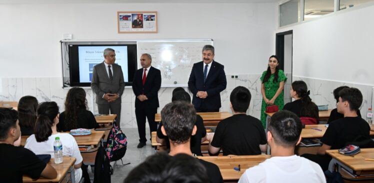 Vali Yılmaz’dan, Devlet Bahçeli Fen Lisesi Öğrencilerine Sınıflarında Ziyaret