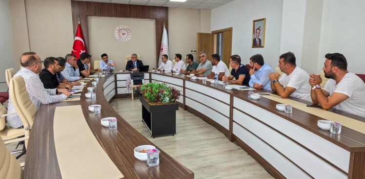 Osmaniye’de Köy Konutları İle İlgili Değerlendirme Toplantısı Yaptı