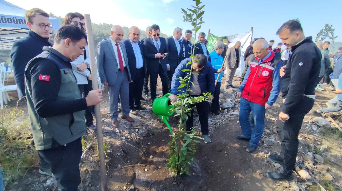 Bahçe’de 6 bin 500 fidan fidan dikimi yapıldı