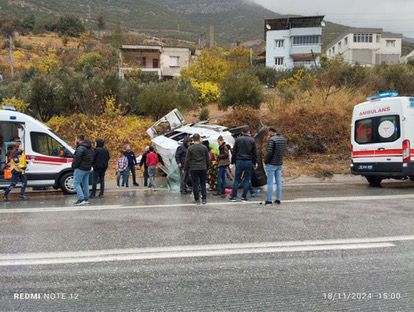 Osmaniye’de Yolcu Minibüsü Devrildi