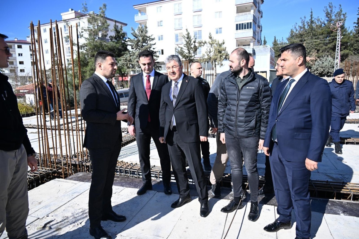 Vali Yılmaz, Hasanbeyli’de Yapımı Devam Eden Devlet Hastanesi İnşaatında İncelemelerde Bulundu