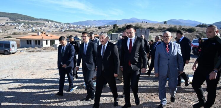 Vali Yılmaz, Hasanbeyli İlçemizin Yeşilyurt Köyünde Yapımı Devam Eden Deprem Konutları İnşaatında İncelemelerde Bulundu