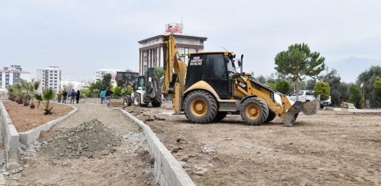 FAKIUŞAĞI MAHALLESİ’NDE YAPIMINA BAŞLANAN PARKTA ÇALIŞMALAR SÜRÜYOR