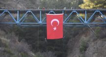 Kanlıgeçit Tren Köprüsünde Türk Bayrağı Dalgalandırdı